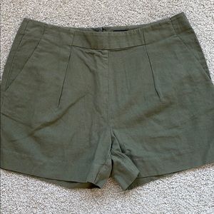 Green linen pleat front Madewell shorts